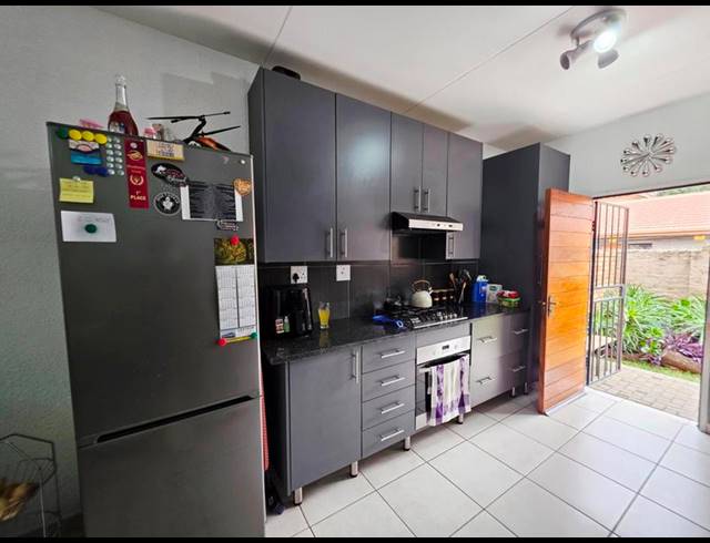 3 BEDROOM APARTMENT FOR SALE IN RAVENSWOOD